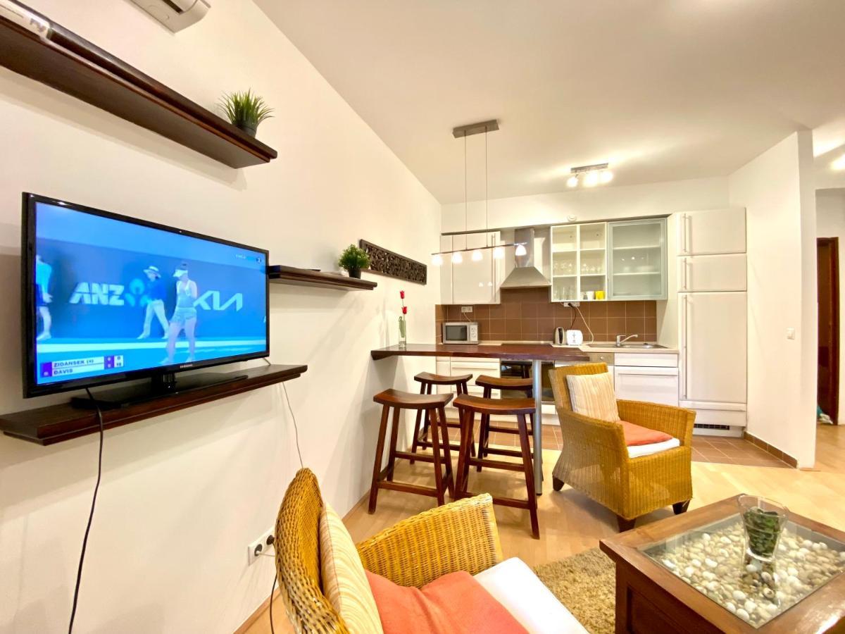Downtown Vibe-Kiraly I Apts W Private Balcony Budapest Exterior photo